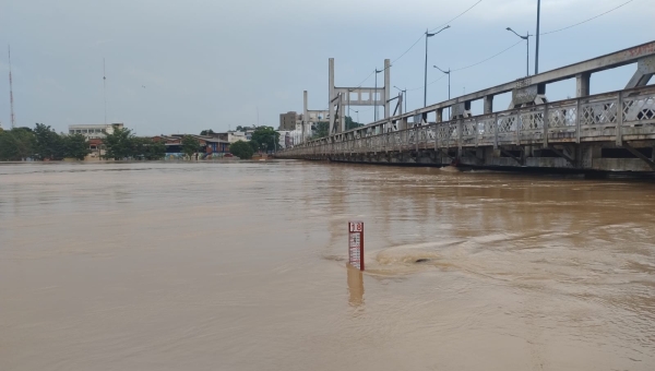 Nível do rio Acre chega a 17, 75 metros em Rio Branco e enchente já é a segunda maior da história na capital